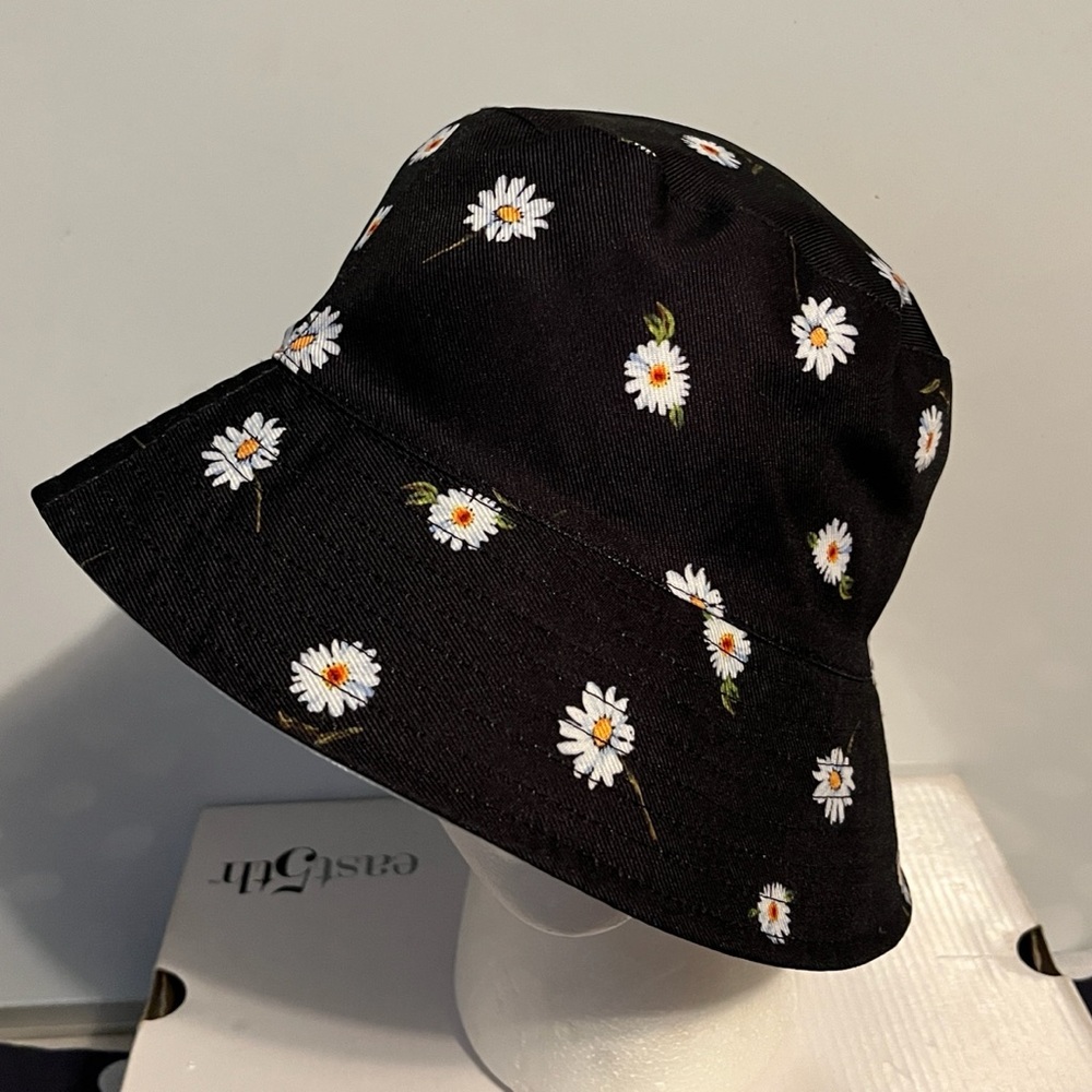 Alice and Olivia Floral Daisy Black white Reversible Bucket Hat